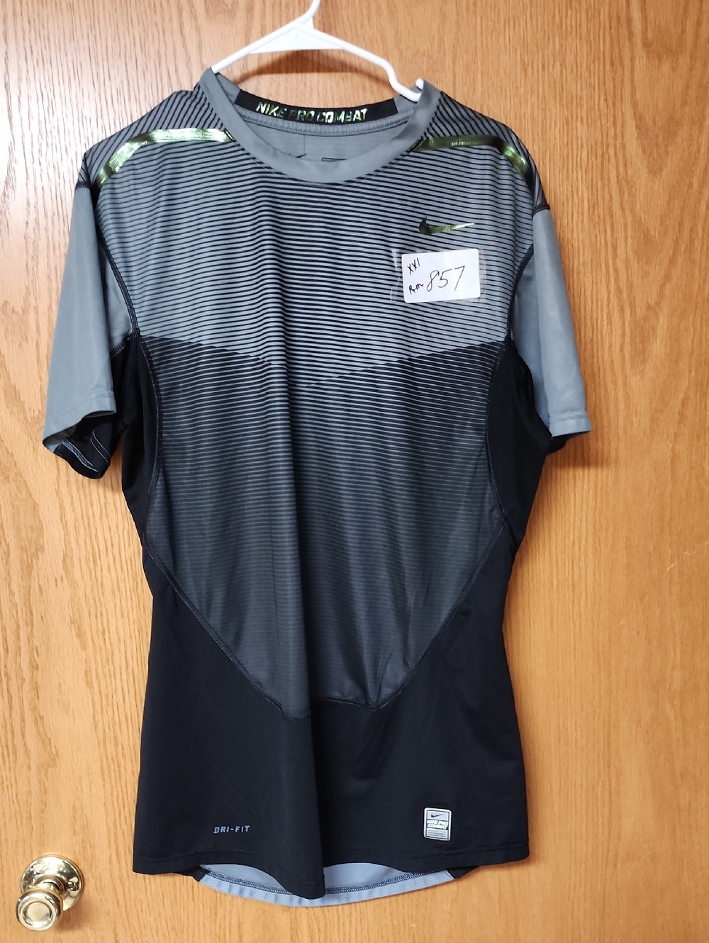 Nike Pro combat Men’s  Dri-FIT Short-Sleeve Training Shirt Xxl number 857